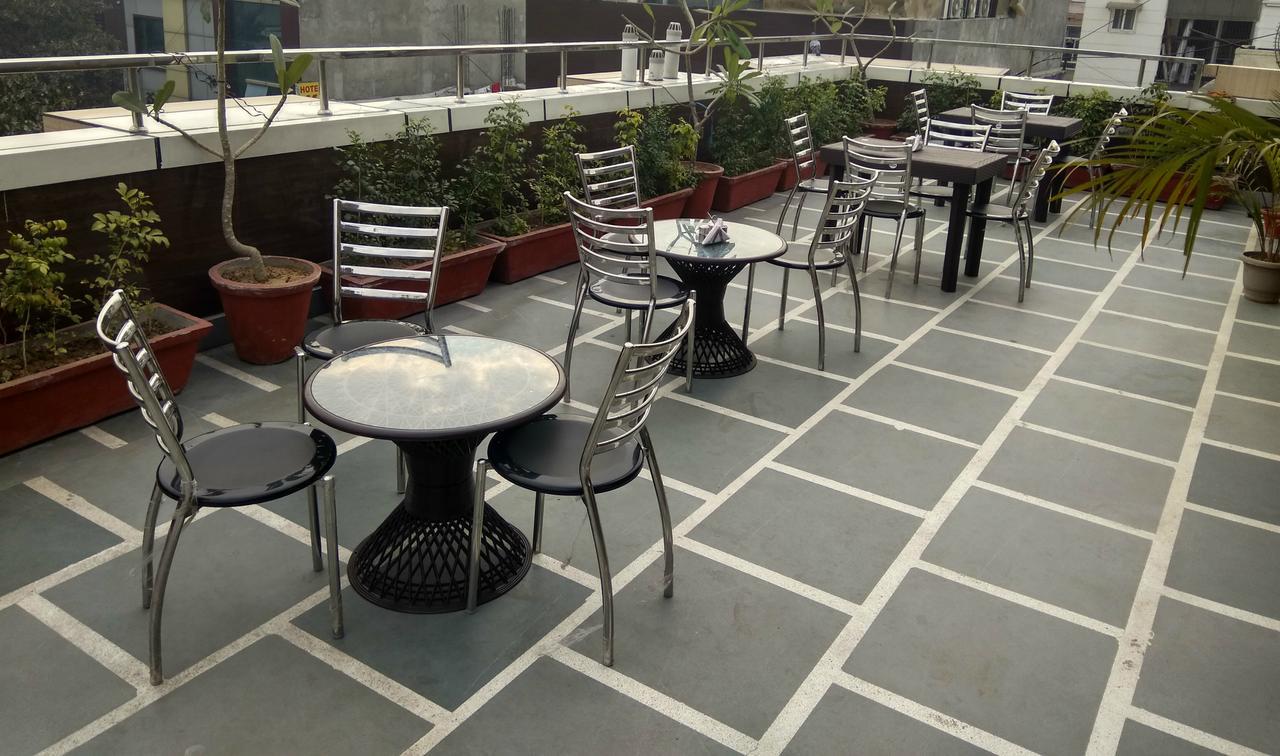 Hotel Pawan Plaza Near Sir Ganga Ram Hospital Δελχί Εξωτερικό φωτογραφία